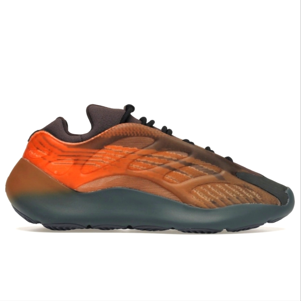 Yeezy 700 V3 Copper Fade Size 8.5
